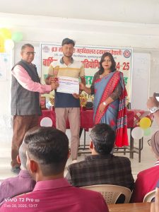 Bihar News-Rajapakar--A tribute meeting was organized for late Girija Devi, wife of late Prayag Das, Amin of Hajipur Municipality, a great social worker and religious woman.