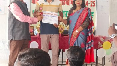 Bihar News-Rajapakar--A tribute meeting was organized for late Girija Devi, wife of late Prayag Das, Amin of Hajipur Municipality, a great social worker and religious woman.