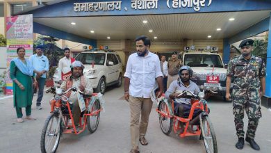 Bihar News-Today on 28-02-2025, two disabled people applied for tricycles in the district level land solution camp organized in the Collectorate premises, Hajipur