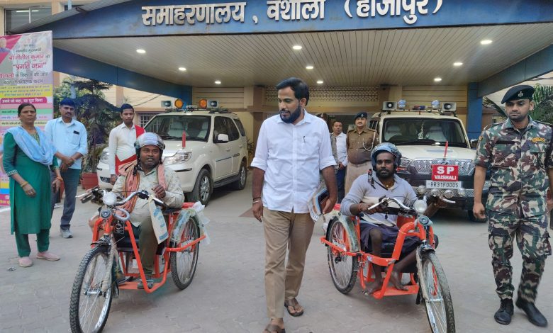 Bihar News-Today on 28-02-2025, two disabled people applied for tricycles in the district level land solution camp organized in the Collectorate premises, Hajipur