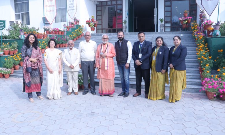 Agra News: Prelude students learned the secrets of success from Pt. Vijay Shankar Mehta ji