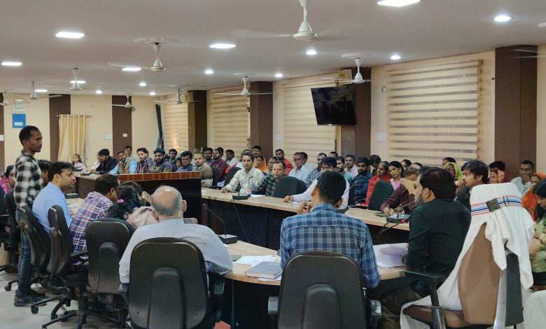 Bihar News-Reviewed development plans with the District Magistrate