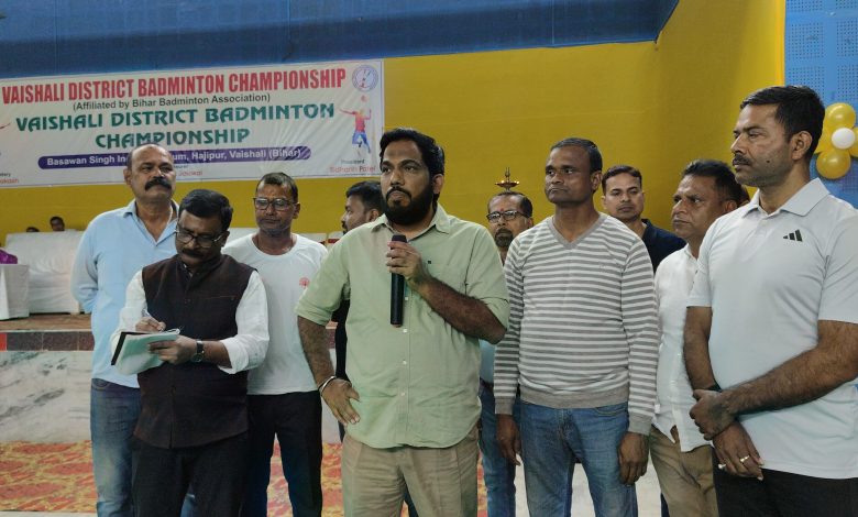 Bihar News-Study diligently and play diligently : District Magistrate