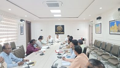 Prayagraj News: Chief Development Officer called a meeting of all Block Development Officers in Vikas Bhavan on March 03