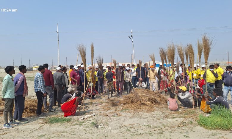 Prayagraj News: Civil Defence cadets contributed to the cleanliness drive going on in the fair area