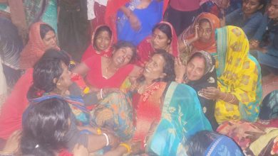 Bihar News-राजापाकर --बखरी बड़ाई पंचायत के फरीदपुर ग्राम निवासी सेवानिवृत सैनिक फुलास सिंह के 28 वर्षीय माइक्रोफाइनेंस कंपनी में ऑडिटर के पद पर कार्य कर रहे पुत्र विकास कुमार के बीते रात्रि दलसिंहसराय में संदिग्ध अवस्था में मौत हो गई