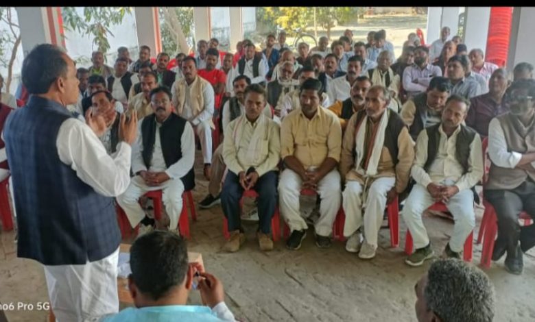 Ambedkar Nagar News- Important meeting of Alapar Samajwadi Party officials concluded