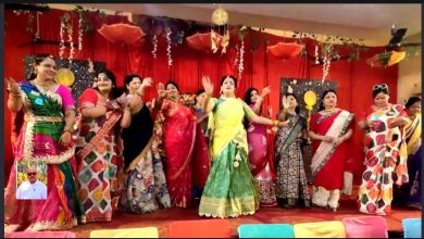Agra News Holi Milan celebration organized by Khandelwal Mahila Sangh was celebrated with great pomp at Khandelwal Seva Sadan, Shahganj on Friday