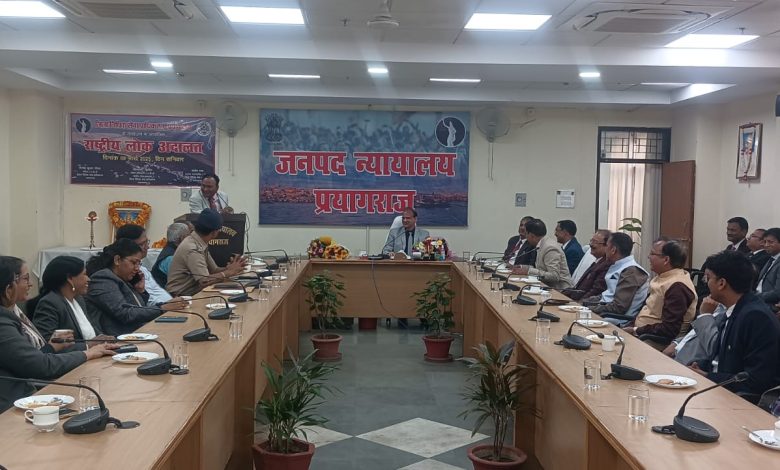 Prayagraj News: Honorable District Judge inaugurated the National Lok Adalat by lighting the lamp