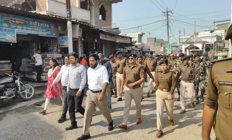 Bihar News- DM and SP conducted a flag march to maintain law and order on Holi