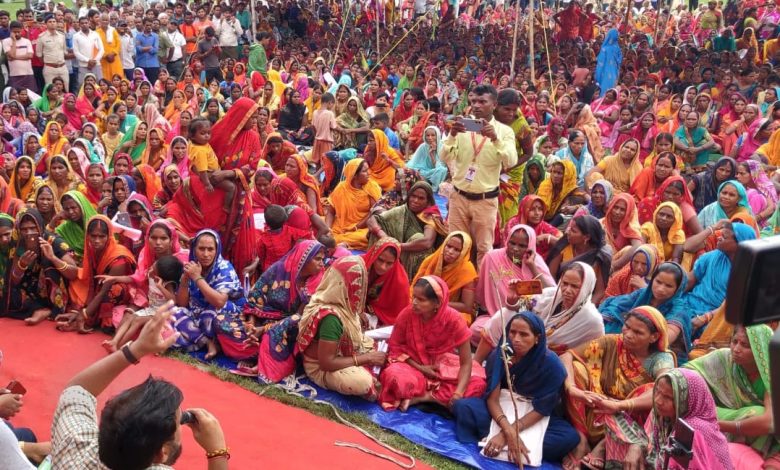 Bihar News-District Magistrate Shri Yashpal Meena has wished all the residents of the district a happy Holi, the festival of colours, and wished them happiness and prosperity.