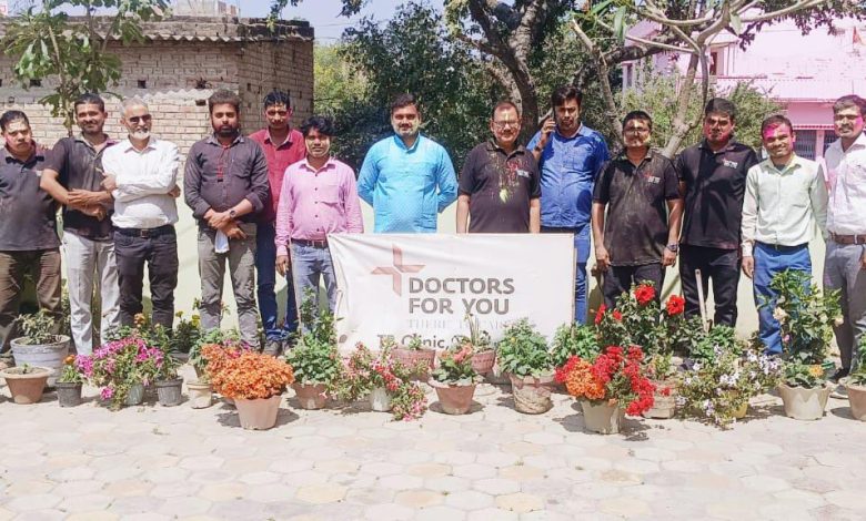 Bihar News-Hajipur / Rajapakar-- A review meeting cum Holi milan ceremony was organized in the DIFY office Dighi Hajipur Vaishali office under the chairmanship of Dr. SK Rawat and with the participation of Dr. Rahul Sir.
