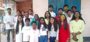 Bihar News-Rajapakar-- Holi, the festival of colors, was celebrated peacefully in the block area in an atmosphere of joy, enthusiasm and brotherhood