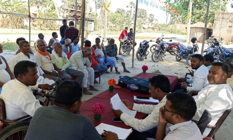 Bihar News-Rajapakar-- On the initiative of District Administration Vaishali, Apna Panchayat Apna Administration 3 was organized in the premises of Government Primary School Bakarpur of Lagurav Bilandpur Panchayat of the block area.