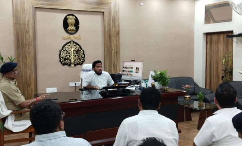 Bihar News-Ensure receipt of revenue as per target: District Magistrate