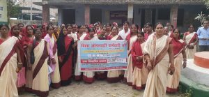Bihar News-Rajapakar-- On the call of Bihar Anganwadi Employees Union, the Block Sevika Sahayika Union staged a protest regarding their various demands.
