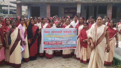Bihar News-Rajapakar-- On the call of Bihar Anganwadi Employees Union, the Block Sevika Sahayika Union staged a protest regarding their various demands.
