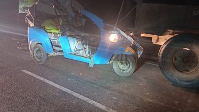 BiharNews A tempo full of passengers collided with a parked trolley, four dead, one injured