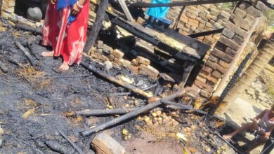 Bihar News:-Rajapakar- Due to a fire at 10 o'clock this morning, the houses of six families in Panchai Jagdish village of Bhalui Panchayat were burnt to ashes.