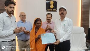BiharNews District Officer provided Basgit certificate to 103 landless people