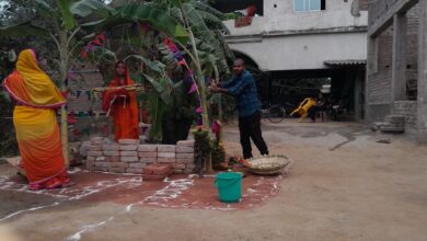 Bihar News:-Baranti Police Station - On Thursday, Arghya was offered to the setting sun in the entire police station area on the occasion of the great festival of faith, Chaitra Chhath.