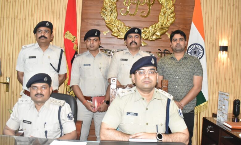 BiharNews Successful busting of inter-district gang stealing tower batteries, 12 gang members arrested