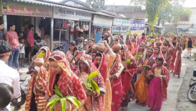 Bihar News-राजापाकर-- राजापाकर दक्षिणी पंचायत के उत्तर टोला स्थित नवनिर्मित काली मंदिर में माता काली की मूर्ति के प्राण प्रतिष्ठा को लेकरआज शुक्रवार को 551 कन्याओं द्वारा भव्य कलश यात्रा हाथी घोड़े बैंड बाजे के साथ निकाली गई
