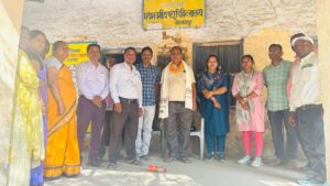 Bihar News:-Rajapakar-- Farewell cum felicitation ceremony was organized in the veterinary hospital premises for the retirement of office attendant cum animal husbandry worker of Veterinary Hospital Vaidyanathpur.