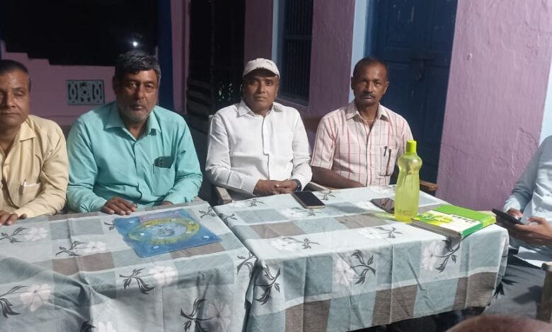 Bihar News:-राजापाकर-- प्रखंड मुख्यालय स्थित मथुरा प्रसाद किशोरी सेठ धर्मशाला के परिसर में जन सुराज कार्यकर्ताओं का प्रखंड स्तरीय बैठक हुई