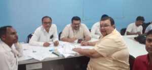 Bihar News:-Rajapakar-- A camp was organized in the block office auditorium today on Monday for making Divyang camp cum UID card.