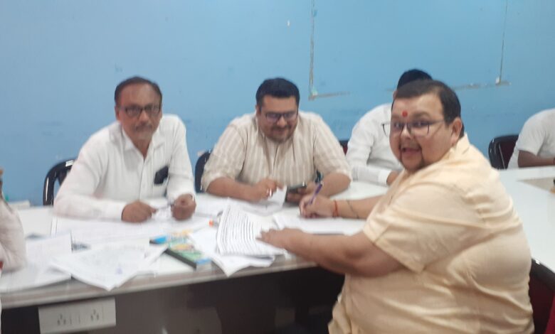 Bihar News:-Rajapakar-- A camp was organized in the block office auditorium today on Monday for making Divyang camp cum UID card.