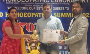 BiharNews Dr. Sanjay and Dr. Ghanshyam were honored in the World Homeopathic Summit