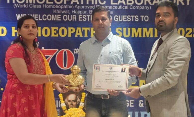 BiharNews Dr. Sanjay and Dr. Ghanshyam were honored in the World Homeopathic Summit