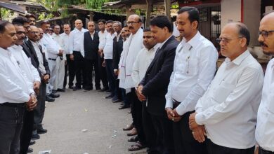 Bihar News- Tribute was paid to the martyrs of the terrorist attack under the chairmanship of Advocate Praveen Kumar Jha in the Hajipur District Bar Association building premises.