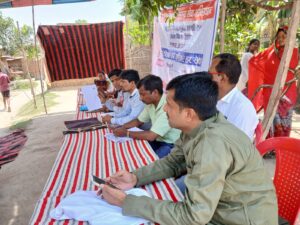 Bihar News-Rajapakar-- Doctor Ambedkar Comprehensive Service Campaign SC / ST Tola Special Development Camp was organized in various panchayats of the block area.