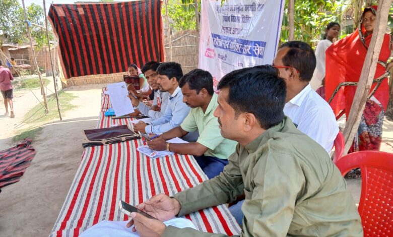 Bihar News-Rajapakar-- Doctor Ambedkar Comprehensive Service Campaign SC / ST Tola Special Development Camp was organized in various panchayats of the block area.
