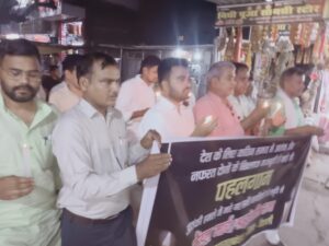 Bihar News-Silent candle march was taken out from Akshayvatrai Nagar Station Square to Akshayvatrai Memorial in Hajipur Sadar Block and silent tribute was paid