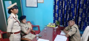 Bihar News-Rajapakar -- Superintendent of Police Vaishali Lalit Mohan Sharma inspected Rajapakar police station late on Saturday night