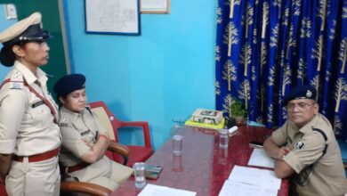 Bihar News-Rajapakar -- Superintendent of Police Vaishali Lalit Mohan Sharma inspected Rajapakar police station late on Saturday night