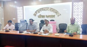 Bihar News Chief Assistant should take interest in completing all the works on time: District Officer