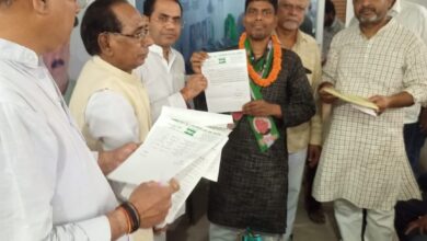 Bihar News-Rajapakar-- Rajesh Kumar, resident of Rajapakar market of the block headquarters, became the block president of JDU Technical and Labor Cell.