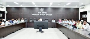 Prayagraj News: Divisional Commissioner reviewed the progress of health programs