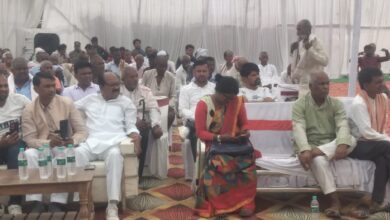 Bihar News- CPI-ML leader Comrade Doctor Ramdas Singh's tribute meeting was held today in Narharpur village under the chairmanship of party district secretary Visheshwar Prasad Yadav