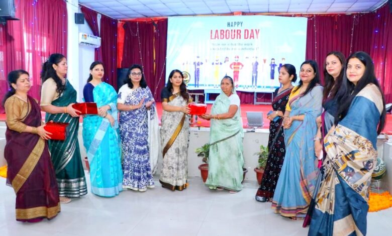 Agra News: Women Welfare Organization Agra Division organized various programs on Labor Day