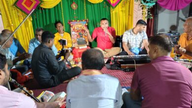 Bihar News-Rajapakar. Sundarkand Paath was organized at the residence of Amarnath Singh in Damodarpur village of the block area before the auspicious marriage of his daughter
