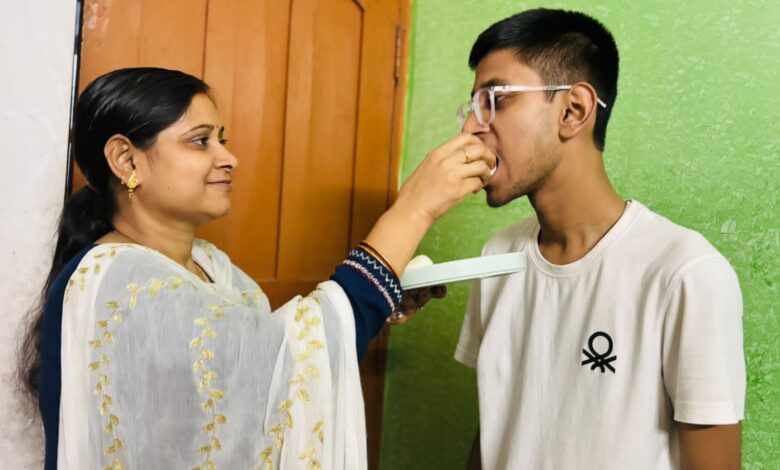 Bihar News-Rajapakar--The students of KCI, the only CBSE-recognized +2 school in the block area, have brought laurels to the school by performing brilliantly in the CBSE Board 12th examination this year.