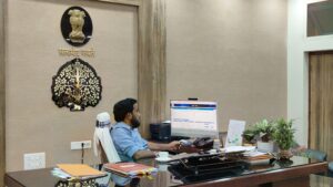 Bihar News-The district officer reviewed the progress of the three important programs running in the district - Mahila Samvad, Dr. Ambedkar Samagra Seva Abhiyan and Aapka Shahar, Aapki Baat program