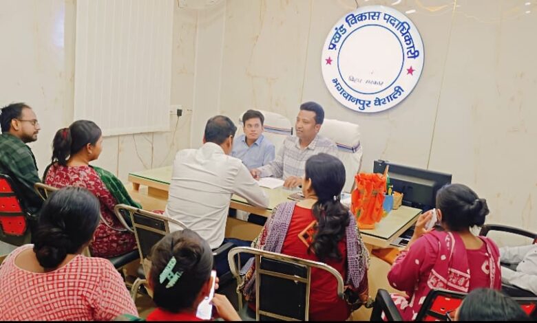 Bihar News- A review meeting was held under the chairmanship of the Block Development Officer in all the blocks of Vaishali district