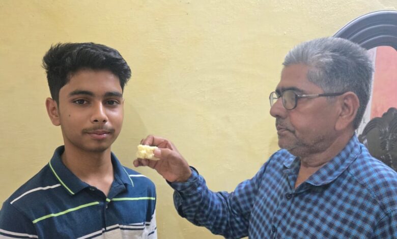 अंबेडकरनगर न्यूज़: शाहिद रजा अब्बास ने रेडियंट अकादमी में लाया स्थान, वरिश्ठ आईएएस नेता