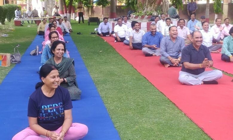 Prayagraj News: Free university moves towards record with daily yoga